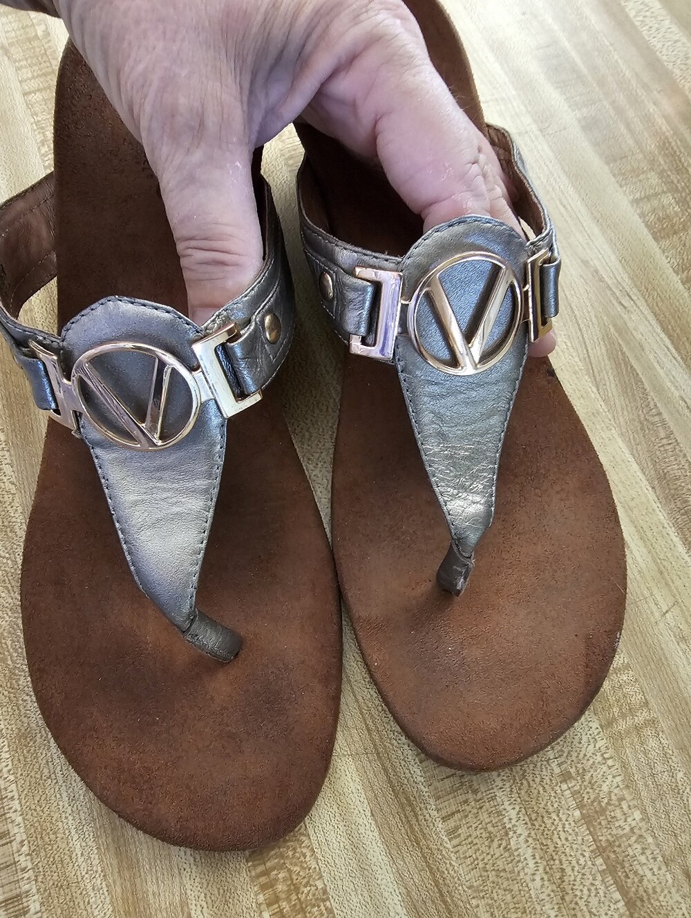 Vionic Josephine Metallic Silver Orthotic Leather Thong Flip Flop Sandals Sz 10